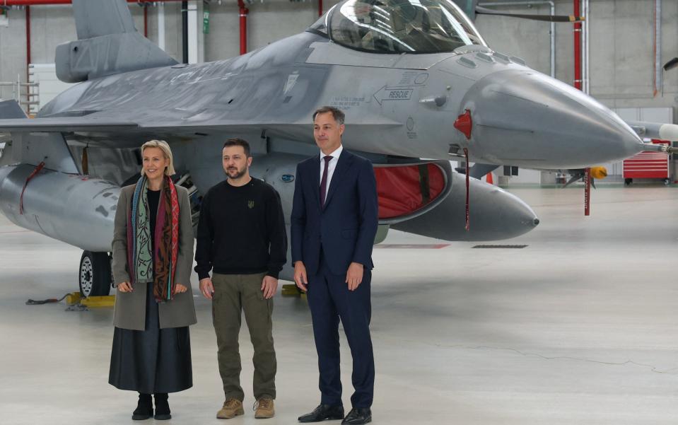 Mr Zelensky with Ludivine Dedonder (L), Belgium's defence minister, and Alexander De Croo (R), Belgium's prime minister at an inspection visit