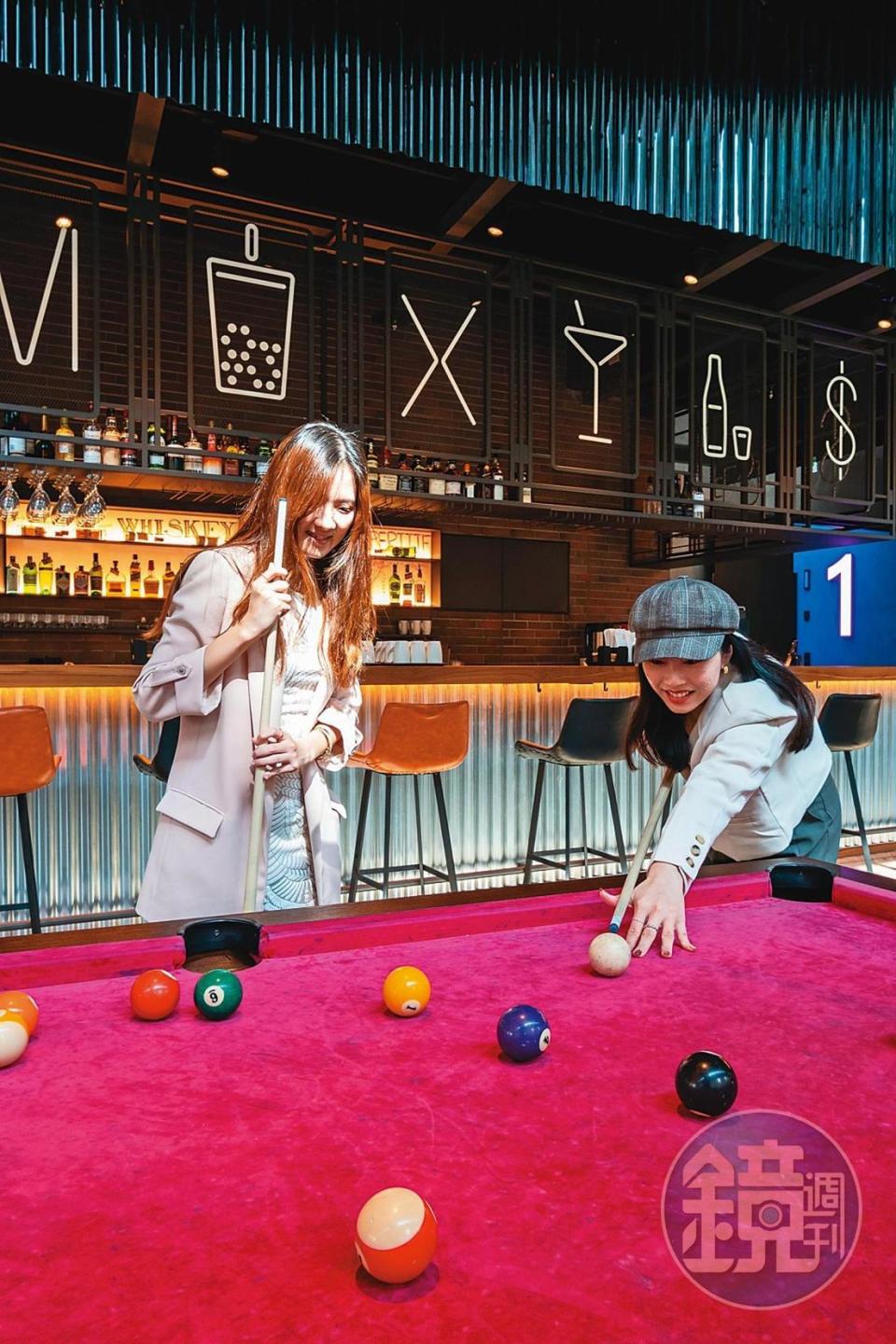 以有趣、活力為定位的「台中豐邑Moxy酒店」，一樓大廳即擺上撞球桌。
