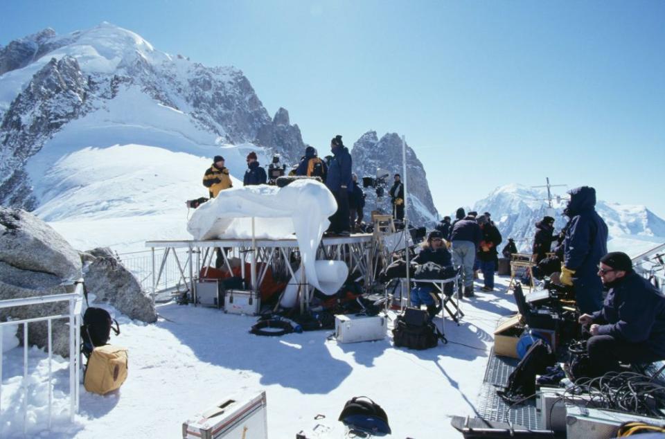 95 Incredible Behind-The-Scenes Photos That Take You Onto the Set of the James Bond Movies