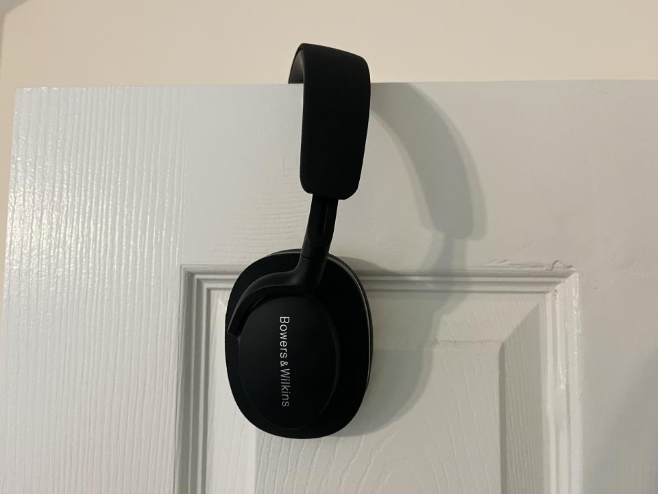 Bowers Wilkins PX7 S2 Featured Body Image 3