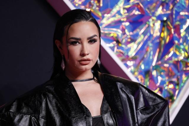 Demi Lovato helps out the Victoria's Secret Angels' campaign in St