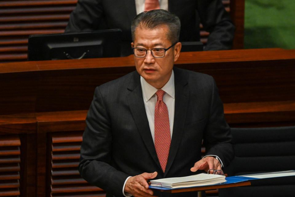 財政司司長陳茂波2月22日在立法會發表新一份《財政預算案》。（政府新聞處）
