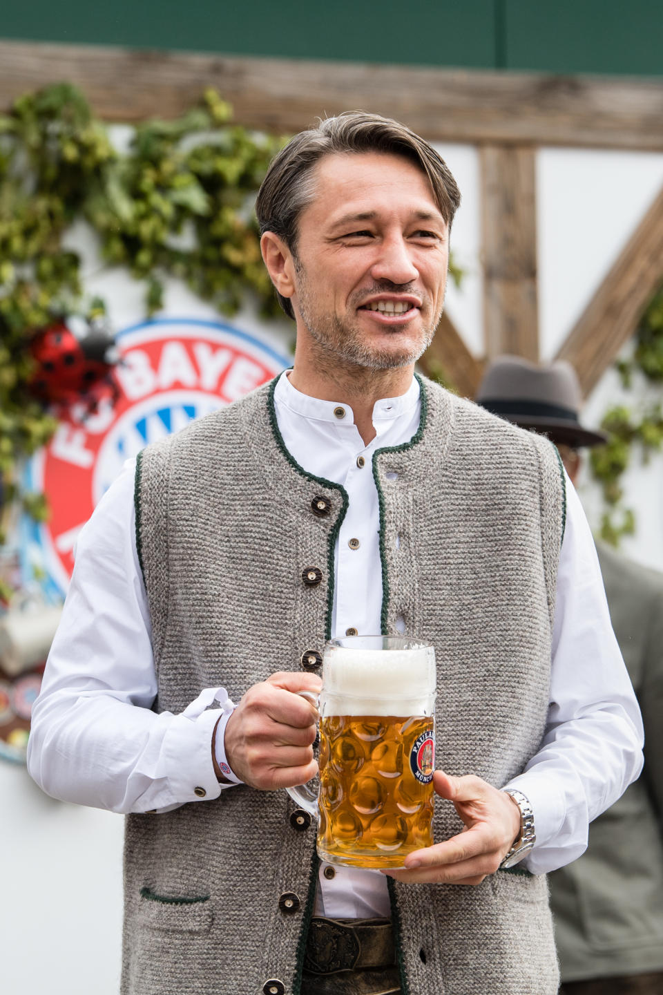 Mit seinem Müller-Kommentar hatte Niko Kovac nach dem Spiel gegen Hoffenheim für Wirbel gesorgt, als er sagte: "Er ist nicht irgendjemand. Thomas ist sehr wichtig, aber die anderen Spieler auch. Und, wenn Not am Mann sein sollte, wird er mit Sicherheit auch seine Minuten bekommen.“ Auf der Wiesn wurde aber nicht viel kommentiert, dafür mehr getrunken. (Bild: dpa)