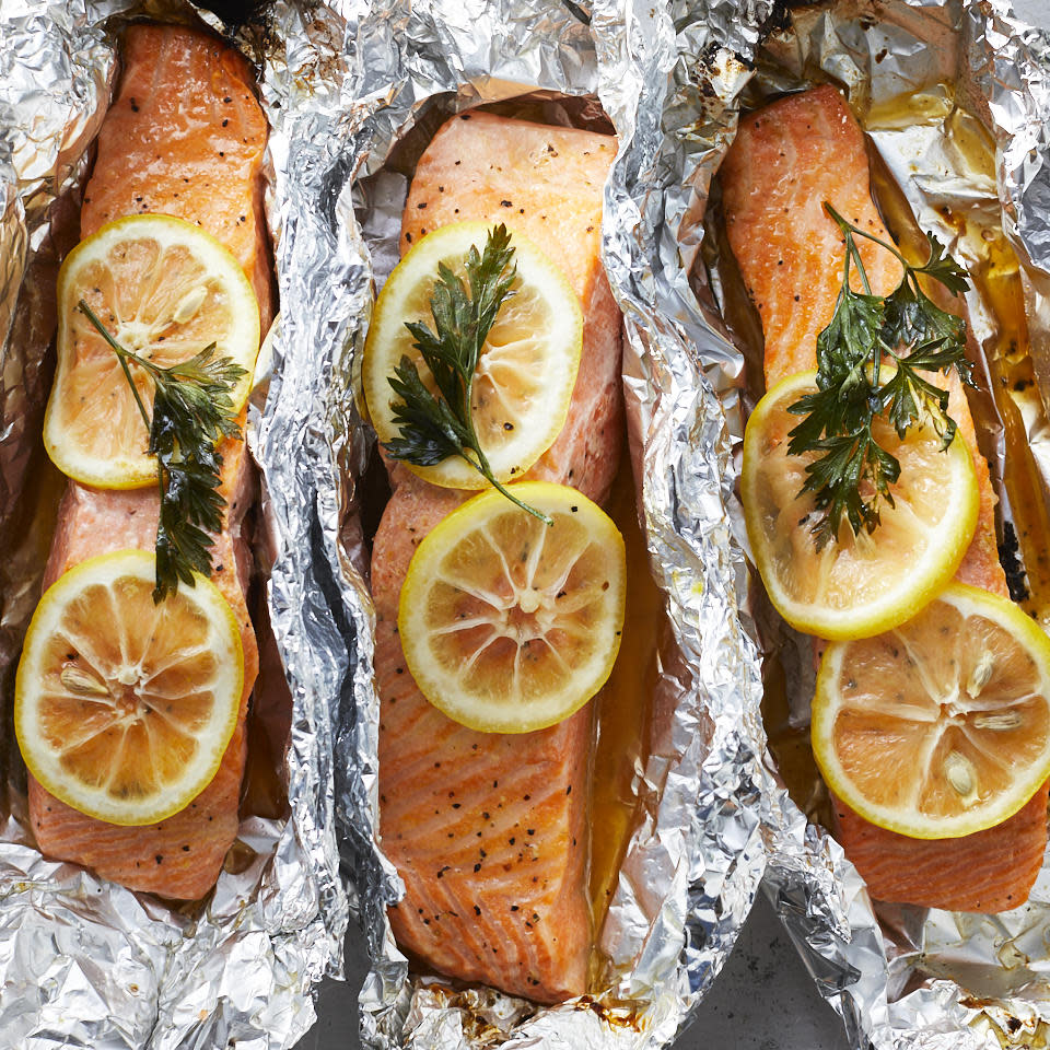 Grilled Lemon-Pepper Salmon in Foil