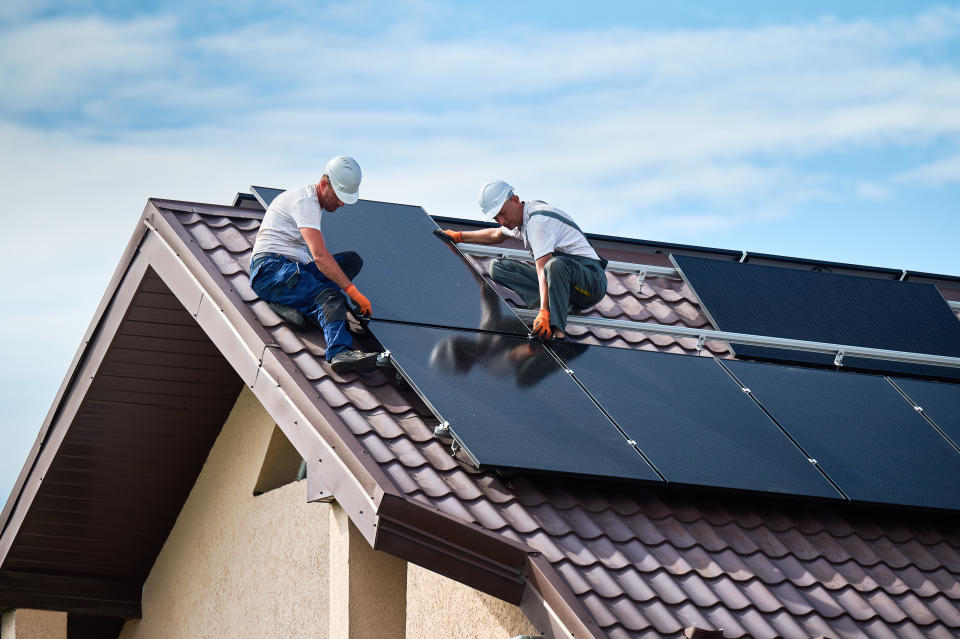 Los paneles solares están pensados para durar décadas, con una vida útil estimada de 20 a 40 años. Foto: Getty Images. 