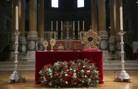 The Hungarian relic of St Thomas Beckett (C) is displayed during a ceremony at Westminster Cathedral in London, Britain May 23, 2016. REUTERS/Neil Hall