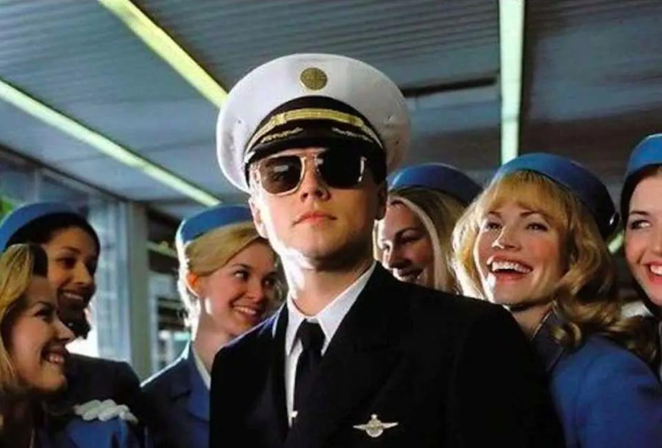 catch me if you can leonardo pilot dicaprio