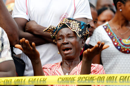 A mother who lost her son during the mudslide reacts near the entrance of Connaught Hospital in Freetown, Sierra Leone August 16, 2017. REUTERS/Afolabi Sotunde