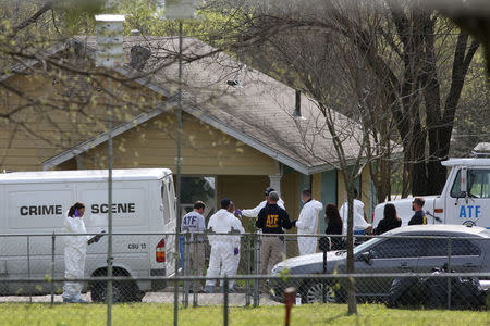 Law enforcement personnel investigate the home where Austin serial bomber Mark Anthony Conditt lived in Pflugerville, Texas, U.S., March 22, 2018. REUTERS/Loren Elliott