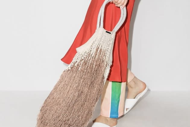 Tie Dye Linen And Raffia Bucket Bag in Multicoloured - Chloe