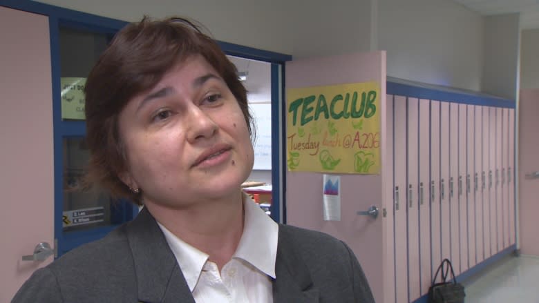 Retired B.C. teacher back in classroom helping refugee teens