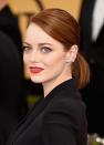 <p> Emma keeps it simple on the red carpet with a flyaway-free ponytail, but lets her gorgeous auburn color do all the talking. </p>