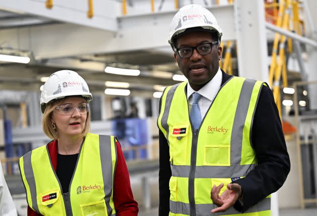 Liz Truss and Kwasi Kwarteng visited Berkeley Modular in Northfleet, Kent, to promote the government's new Growth Plan. (Photo: Dylan Martinez via PA Wire/PA Images)