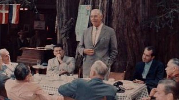 Miembros del Bohemian Grove en 1967, entre ellos Ronald Reagan, Harvey Hancock y Richard Nixon.