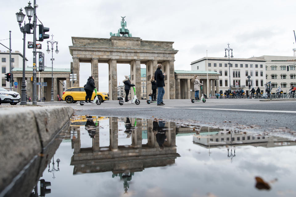 BERLIN, GERMANY - NOVEMBER 08: People walk past the Brandenburger Gate on November 8, 2021 in Berlin, Germany. Infections rates for the novel coronavirus have skyrocketed across Germany over the past week to record highs. So far approximately 67% of people in Germany are fully vaccinated against Covid-19 and of those currently being admitted to hospital for the disease 90% are unvaccinated. (Photo by Steffi Loos/Getty Images)