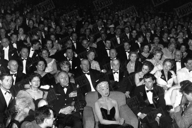 <p>En 1956, à l’Olympia, où elle fait ses adieux au public… Avant de remonter sur scène trois ans plus tard.</p>