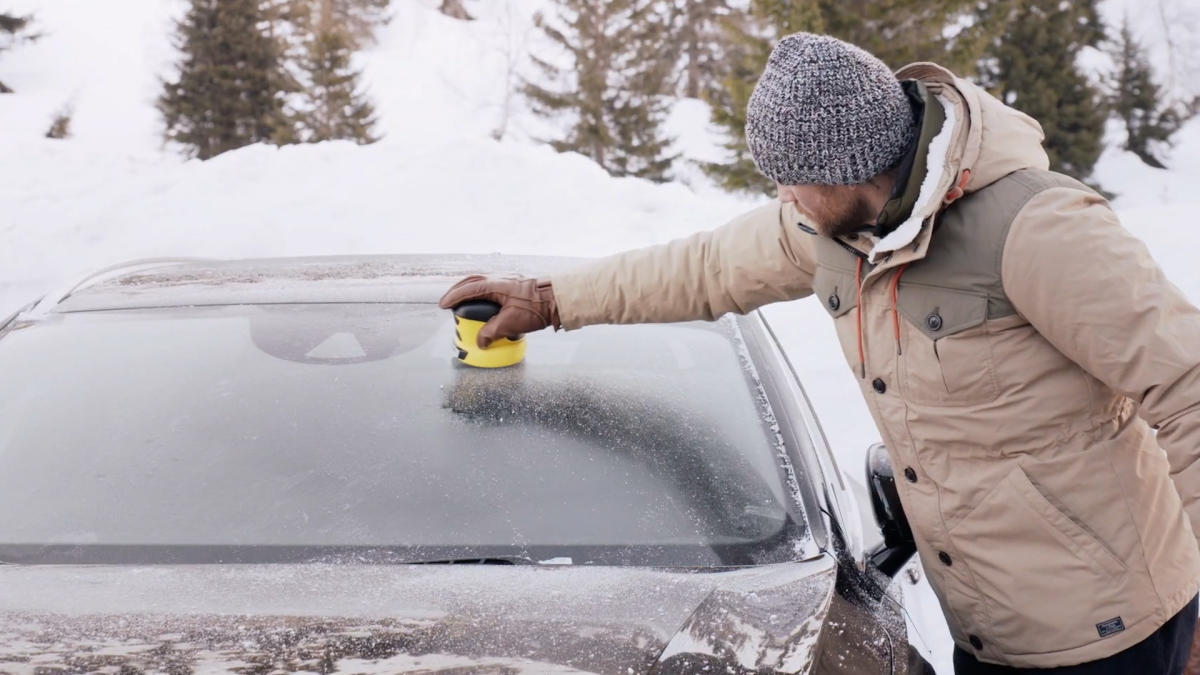 Electric ice scraper attempts to make winter chore less painful