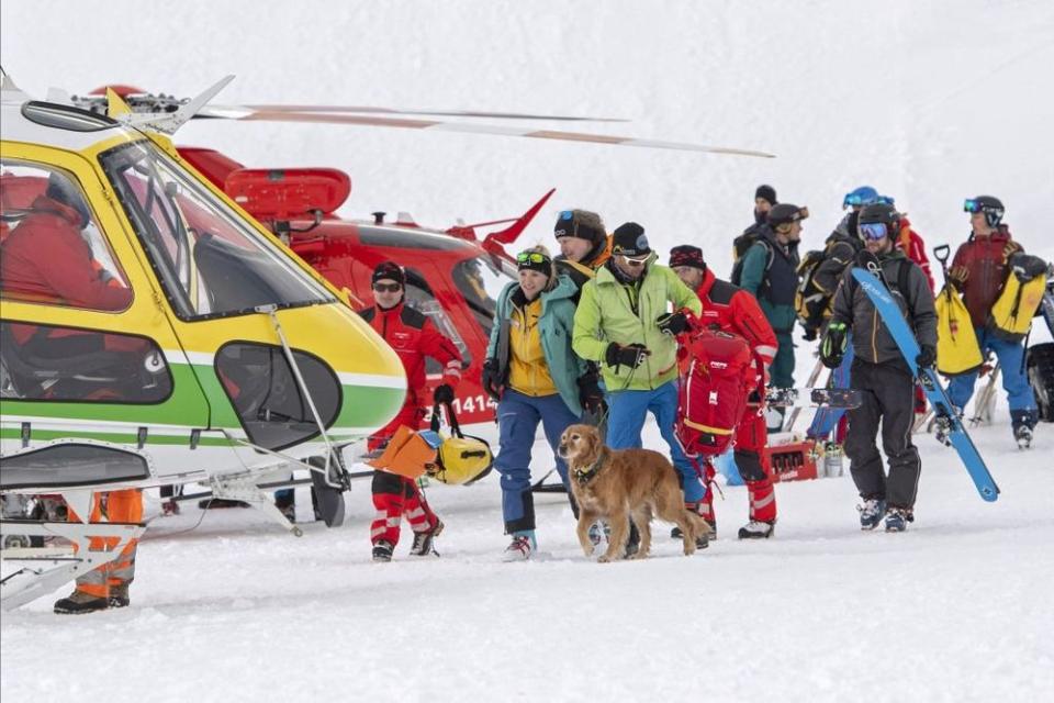 Search teams look for skiers caught in the avalanche | Urs Flueeler/EPA-EFE/Shutterstock