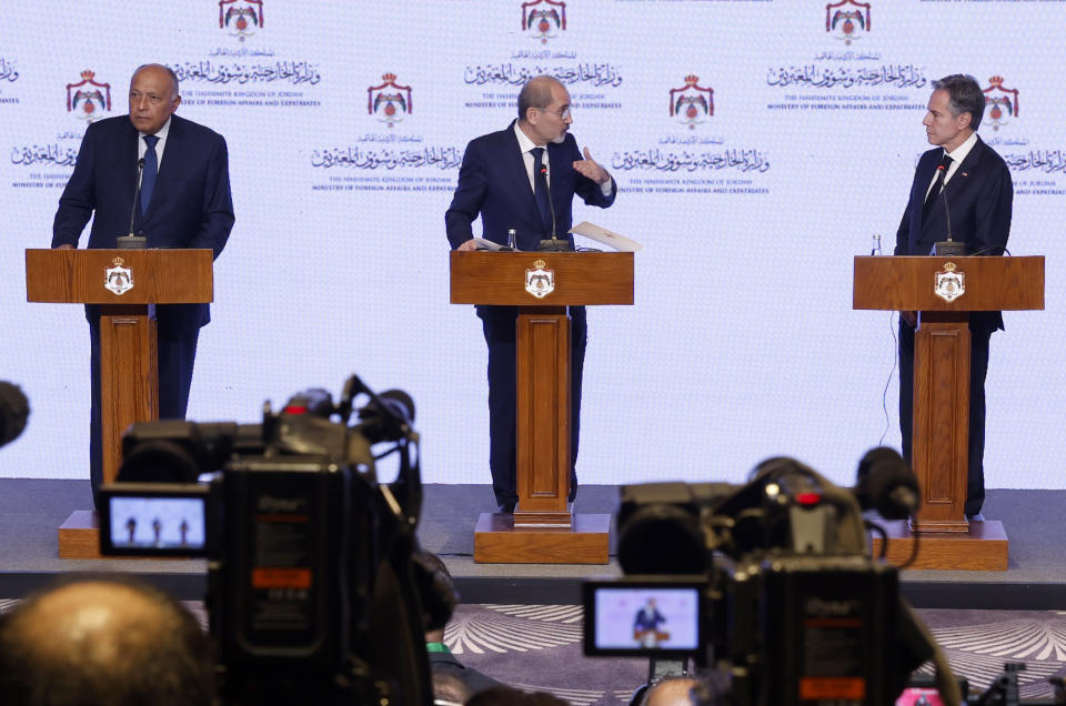 U.S. Secretary of State Antony Blinken, right, Egyptian Foreign Minister Sameh Shoukry, left, and Jordanian Deputy Prime Minister and Foreign Minister Ayman Safadi hold a press conference in Amman, Jordan, Saturday, Nov. 4, 2023. Blinken is making a new push to ease the plight of civilians. He met with Arab foreign ministers on Saturday in Jordan, the day after talks in Israel with Prime Minister Benjamin Netanyahu, who insisted there could be no temporary cease-fire until all hostages held by Hamas are released. (Jonathan Ernst/Pool via AP)