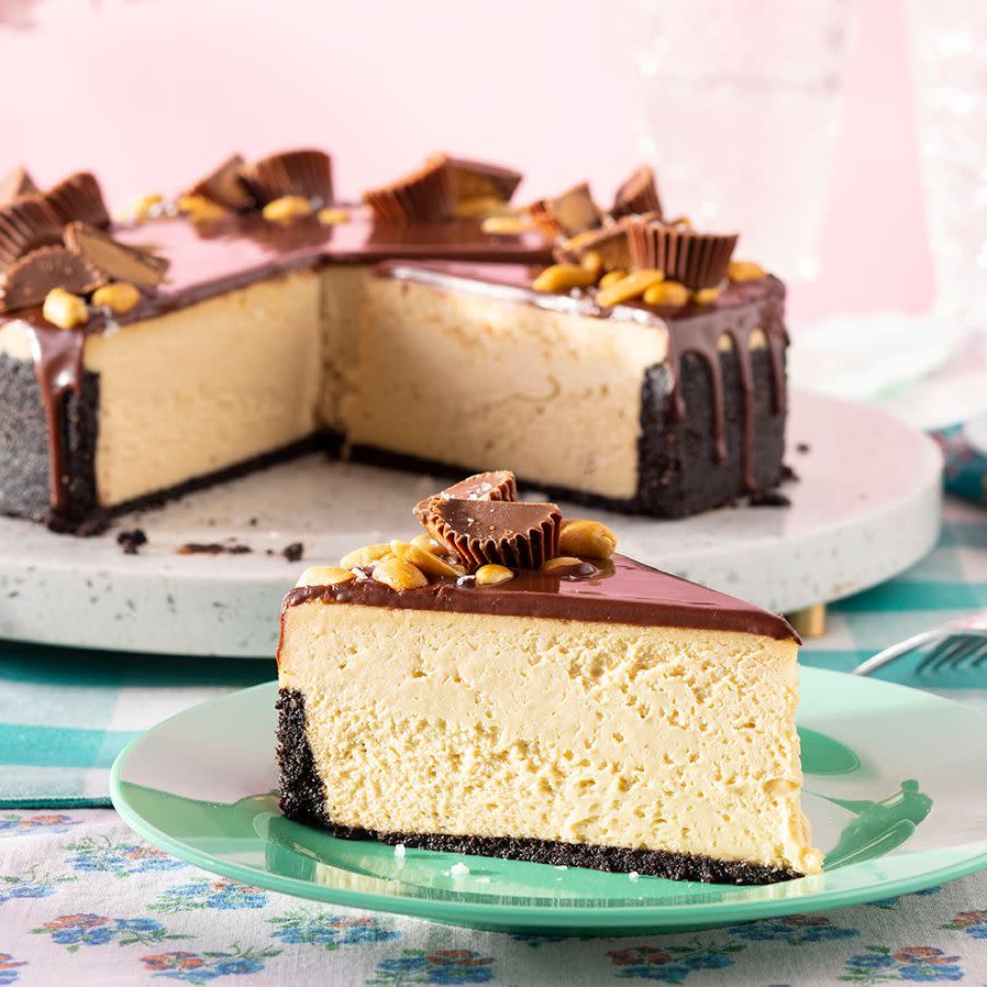 peanut butter cheesecake with chocolate ganache and candy