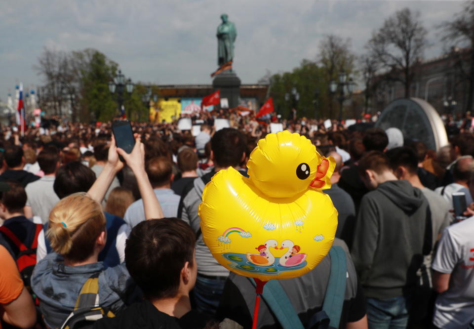 <p>People take part in an unauthorised opposition protest in Moscow’s Pushkinskaya Square, Russia, May 5, 2018. (Photo: Sergei Fadeichev\TASS via Getty Images) </p>