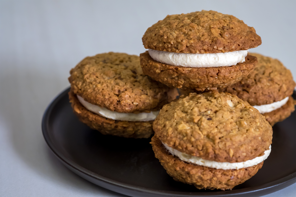 Oatmeal Ginger Cream Pies