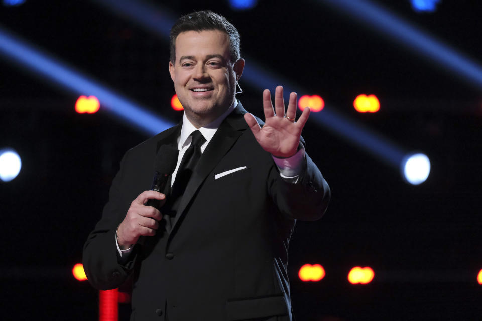Carson Daly hosting The Voice. 