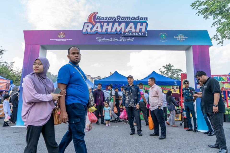 Affordable buka puasa meals can be found at the Bazar Ramadan Rahmah at Bazar Ramadan Presint 14 in Putrajaya. — Picture by Shafwan Zaidon