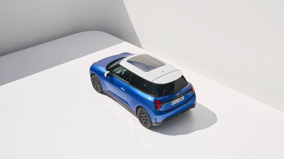 2025 mini cooper electric lineup in ocean blue with white interior