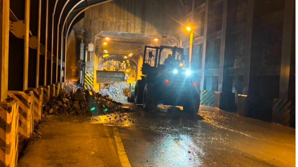 蘇花公路近日因大雨造成多處坍方。公路局提供