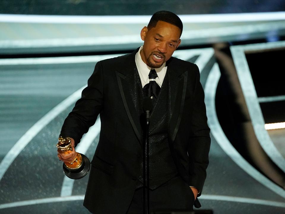 Will Smith holding Oscar