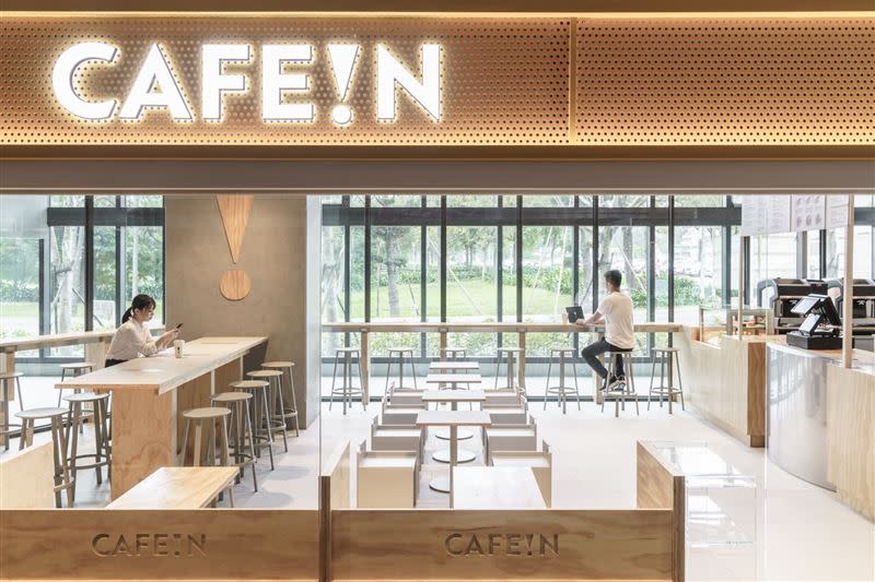 咖啡品牌CAFE!N與屢獲紅點及IF國際設計大獎的韓國知名戶外品牌 Helinox 跨界合作。（圖／誠品 提供）