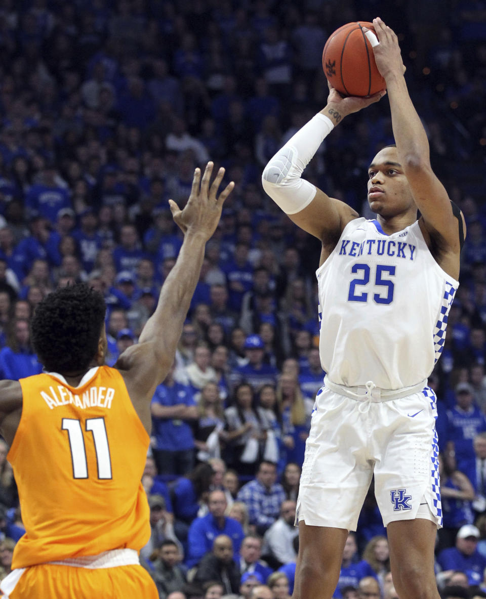 Kentucky's PJ Washington (25) shoots while defended by Tennessee's Kyle Alexander (11) during the first half of an NCAA college basketball game in Lexington, Ky., Saturday, Feb. 16, 2019. (AP Photo/James Crisp)