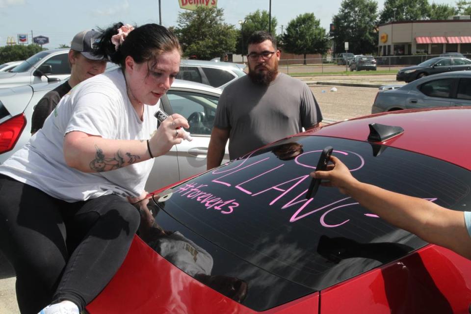 Alivia Boccaccio of St. Martin, who says she was relentlessly bullied much like Aubreigh Wyatt, painted vehicle windows Sunday afternoon near Interstate 10 in Jackson County for anyone who wanted to show support for Aubreigh’s mother, Heather Wyatt, who is grieving her daughter’s Labor Day death by suicide. Boccacio said that she tried to end her life five times but now realizes she shouldn’t have listened to the bullies.