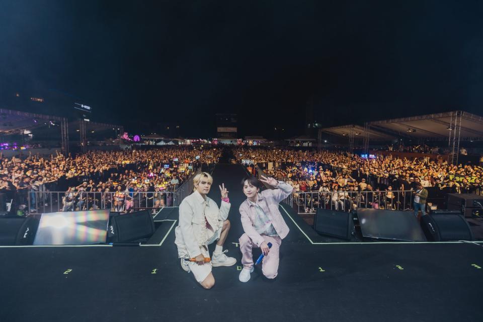 陳零九（左）與邱鋒澤今晚在高雄櫻花季演唱會，擔任開場嘉賓。（寬寬整合行銷提供）