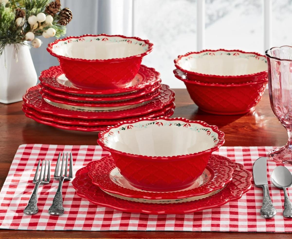 Ree Drummond's new Pioneer Woman holiday collection is here