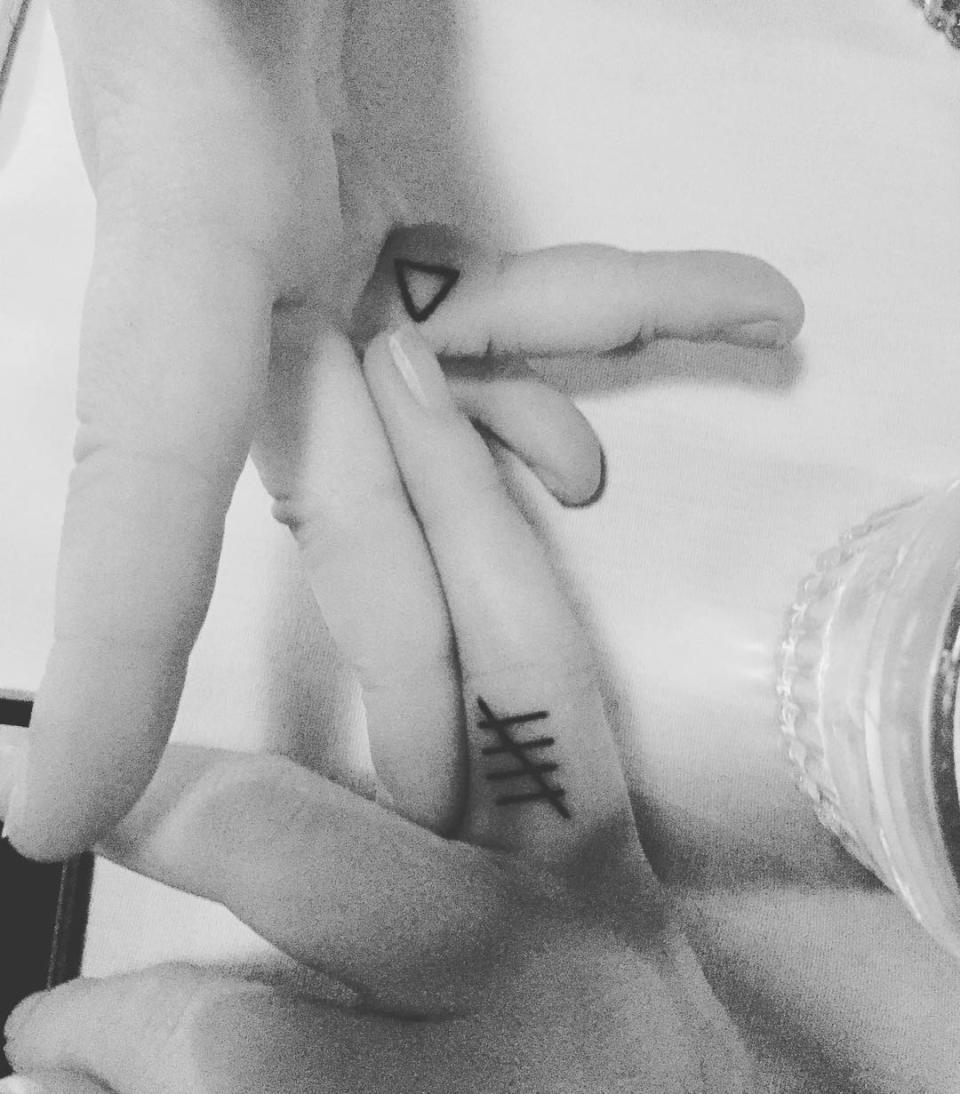 sophie turner tally finger tattoo instagram post july 2016