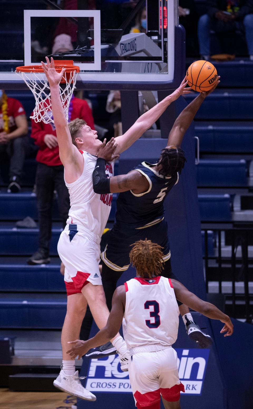 Southern Indiana's Jacob Polakovich (32) denies the shot of Illinois Springfield's Chris Hamil (5) during their game at Screaming Eagles Arena Thursday night, Jan. 20, 2022.