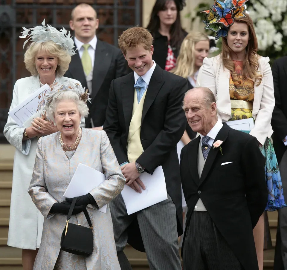 "Was hat er jetzt schon wieder gesagt?" Die Queen scheint es lustig zu finden … (Bild: Reuters/Shaun Curry/Pool)