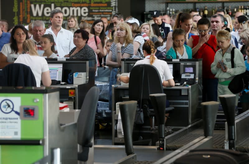 Une cyberattaque de grande ampleur et de portée mondiale a visé mardi de grandes entreprises et des services publics dans plusieurs pays, comme l’aéroport de Kiev. /Photo prise le 27 juin 2017/REUTERS/Valentyn Ogirenko