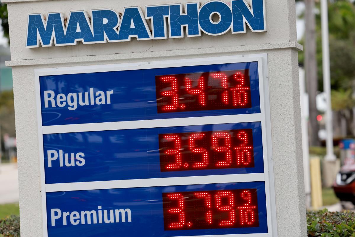 Why gas prices are going down around the US and where it's the cheapest