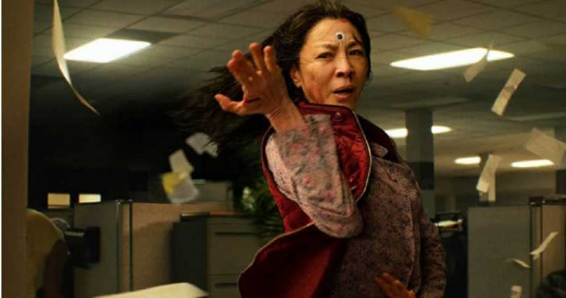 楊紫瓊在《媽的多重宇宙》中飾演宇宙最強老媽。（圖／台北双喜電影）