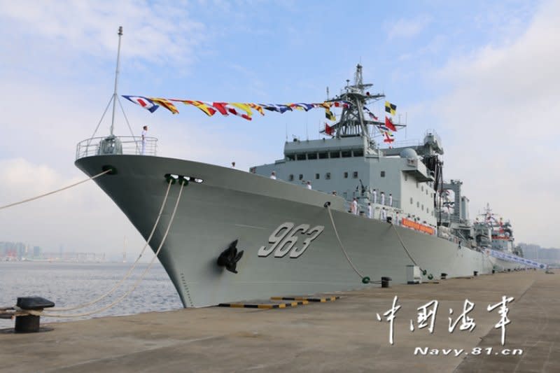 中國新建造的遠洋補給艦「洪湖號」已加入南海艦隊陣容。（翻攝網路）
