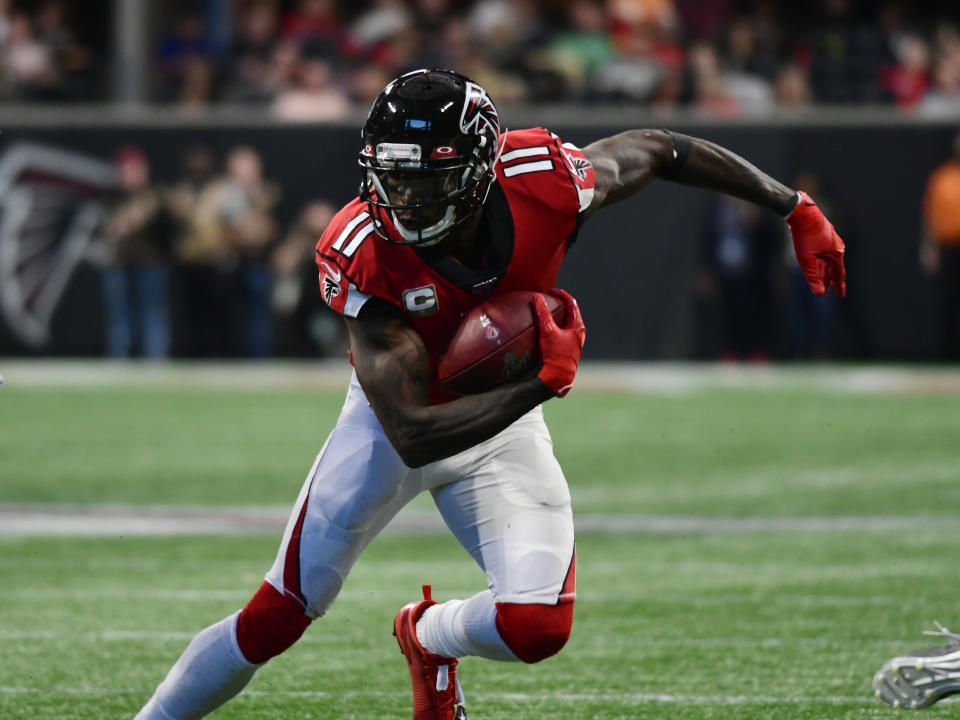 ATLANTA, GA - NOVEMBER 24: Atlanta Falcons Wide Receiver Julio Jones (11) rushes the ball during the NFL game between the Tampa Bay Buccaneers and the Atlanta Falcons on November 24, 2019, at Mercedes-Benz Stadium in Atlanta, GA.(Photo by Jeffrey Vest/Icon Sportswire via Getty Images)