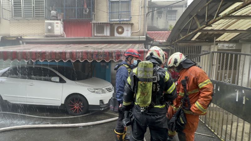 桃園市大溪區三元三街發生一起火警。（圖／翻攝畫面）