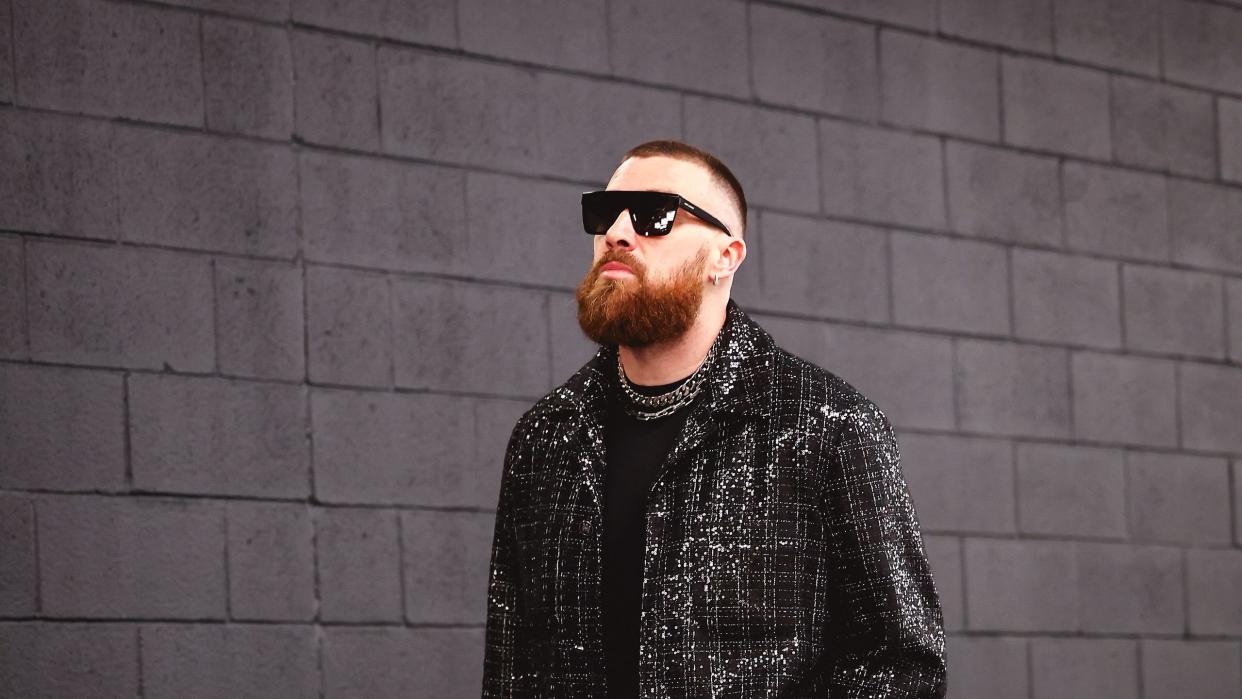 travis kelce in his amiri super bowl outfit