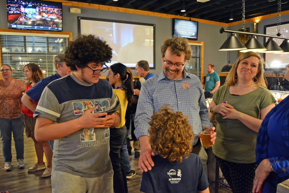 Gregg Bush, center, chats with his youngest son Tuesday at Southside Pizza and Pub following his election night defeat by Don Waterman for the Fifth Ward seat on the Columbia City Council. 