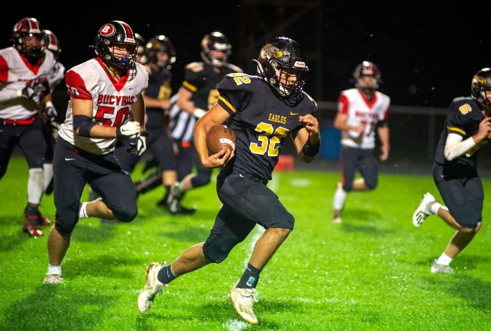 Colonel Crawford's Matt Clinard runs the ball.