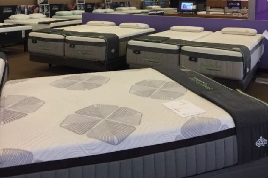 <b>Photo: mattress land sleepfit/<a href="https://www.yelp.com/biz_photos/mattress-land-sleepfit-fresno-6?utm_campaign=6c8a99fd-7fc8-4d65-a021-adc939b331cf%2C2cadf139-d177-4003-b3d9-07fe5f005fd0&utm_medium=81024472-a80c-4266-a0e5-a3bf8775daa7" rel="nofollow noopener" target="_blank" data-ylk="slk:Yelp;elm:context_link;itc:0;sec:content-canvas" class="link ">Yelp</a></b>