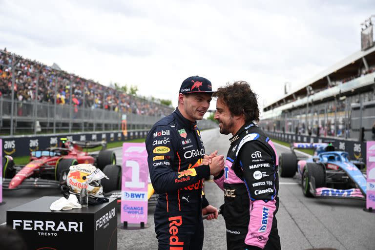 Saludos de campeones en Montreal: Max Verstappen (Red Bull Racing) y Fernando Alonso (Alpine), tras la qualy del Gran Premio de Canadá